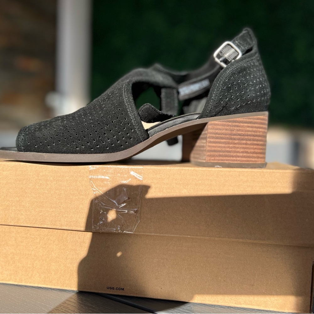 In Great Condition, Barely Used. The Color Ie Bla… - image 1